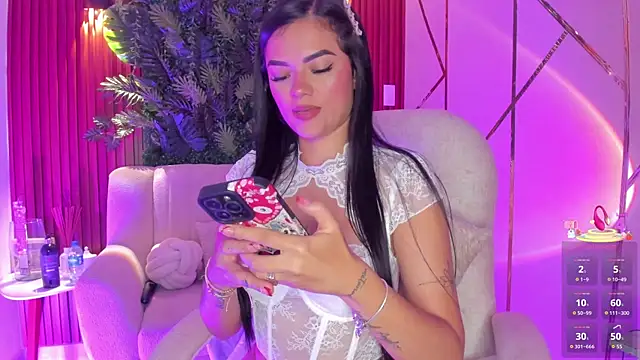 Snapshot of foxxxmegan chatting on June 5, 2026, 5:40 pm foxxxmegan online show from June 5, 2026, 5:40 pm