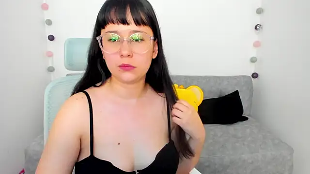 Sofiskies online show from November 6, 2025, 12:58 am