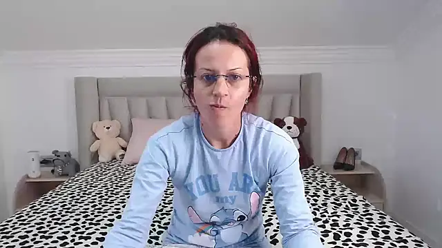 Snapshot of CatWoman0001 chatting on November 19, 2025, 9:53 am CatWoman0001 online show from November 19, 2025, 9:53 am