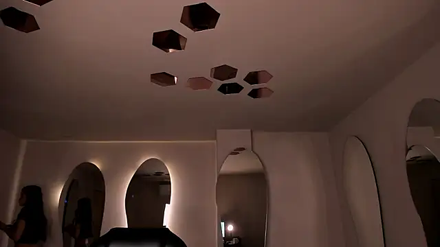 ValeriaVelvet online show from April 4, 2026, 12:01 pm