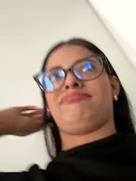 Arilw online show from December 3, 2025, 1:10 pm