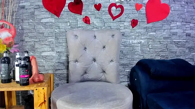 Snapshot of La_indiia chatting on February 13, 2025, 3:35 pm La indiia online show from February 13, 2025, 3:35 pm