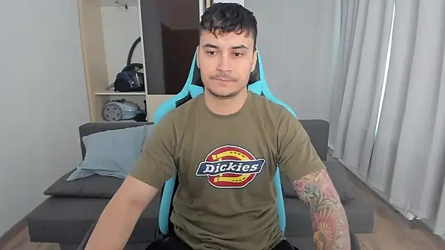 Snapshot of MatMalonne chatting on December 21, 2025, 7:32 am MatMalonne online show from December 21, 2025, 7:32 am