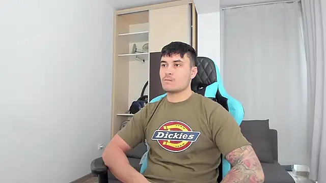 Snapshot of MatMalonne chatting on December 20, 2025, 9:23 am MatMalonne online show from December 20, 2025, 9:23 am