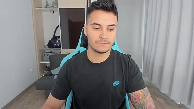 Snapshot of MatMalonne chatting on November 25, 2025, 6:36 am MatMalonne online show from November 25, 2025, 6:36 am