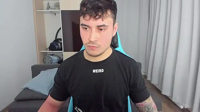 Snapshot of MatMalonne chatting on December 22, 2025, 2:17 pm MatMalonne online show from December 22, 2025, 2:17 pm