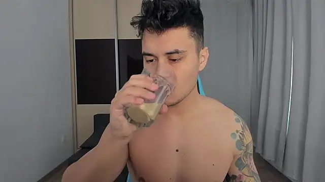 Snapshot of MatMalonne chatting on December 17, 2025, 7:02 am MatMalonne online show from December 17, 2025, 7:02 am