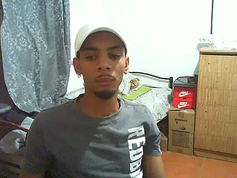 Snapshot of 29YOURZ_28_ chatting on November 21, 2025, 7:24 pm 29YOURZ 28 online show from November 21, 2025, 7:24 pm