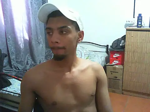 Snapshot of 29YOURZ_28_ chatting on November 10, 2025, 12:43 pm 29YOURZ 28 online show from November 10, 2025, 12:43 pm