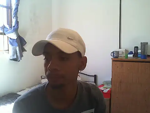 Snapshot of 29YOURZ_28_ chatting on February 14, 2025, 1:08 pm 29YOURZ 28 online show from February 14, 2025, 1:08 pm