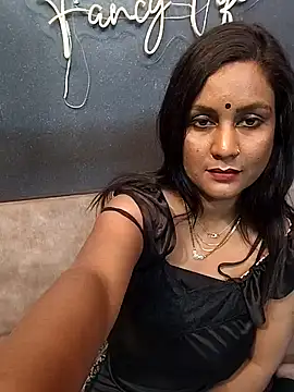Snapshot of silky_queen chatting on December 18, 2024, 4:38 pm silky queen online show from December 18, 2024, 4:38 pm
