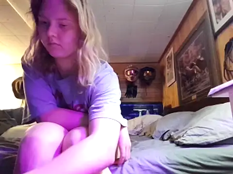 Ryan and Aurora online show from April 9, 2026, 12:22 pm