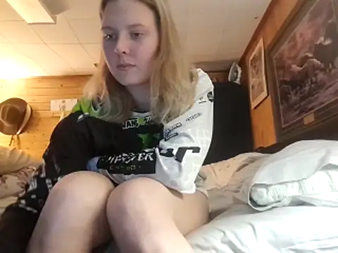 Ryan and Aurora online show from January 7, 2026, 2:38 am