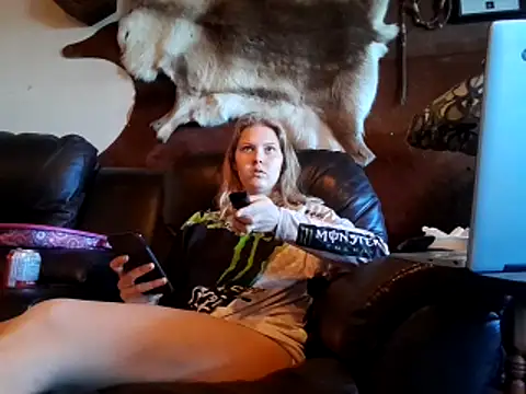 Ryan and Aurora online show from April 20, 2026, 3:13 pm