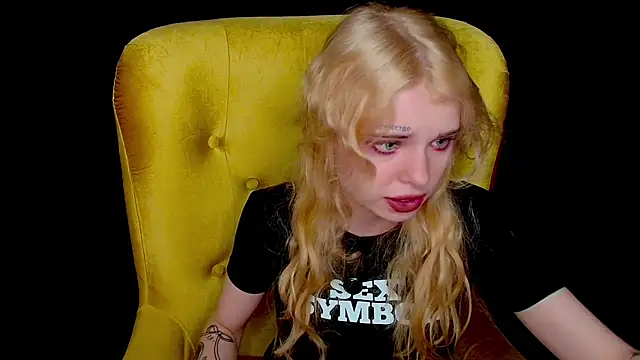 Snapshot of MisssLola chatting on September 15, 2025, 2:28 pm MisssLola online show from September 15, 2025, 2:28 pm