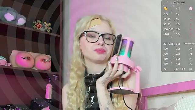 Snapshot of MisssLola chatting on February 14, 2025, 5:03 pm MisssLola online show from February 14, 2025, 5:03 pm