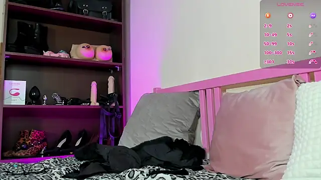 Snapshot of MisssLola chatting on February 26, 2025, 5:10 pm MisssLola online show from February 26, 2025, 5:10 pm