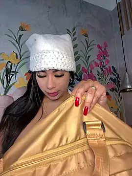 Snapshot of kiim_taaylor chatting on December 18, 2025, 8:01 pm kiim taaylor online show from December 18, 2025, 8:01 pm