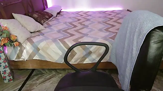 Snapshot of N-Natasha chatting on November 9, 2025, 10:52 am N-Natasha online show from November 9, 2025, 10:52 am