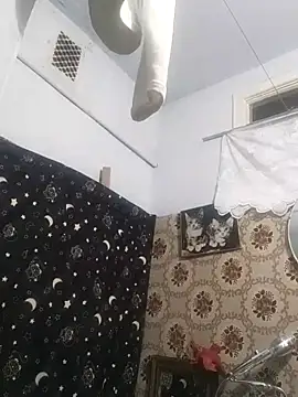 SweetLeila40 online show from February 19, 2026, 11:01 pm