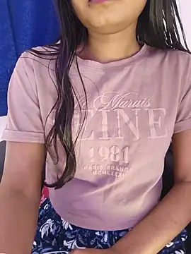 Snapshot of yhona_darling chatting on May 28, 2026, 1:28 pm yhona darling online show from May 28, 2026, 1:28 pm