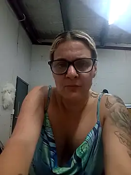 llASHll online show from November 20, 2025, 5:02 pm