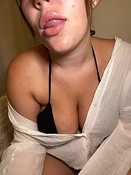 Snapshot of lilylush24 chatting on February 22, 2025, 10:07 am lilylush24 online show from February 22, 2025, 10:07 am