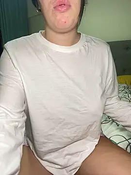 Snapshot of lilylush24 chatting on March 23, 2025, 5:21 am lilylush24 online show from March 23, 2025, 5:21 am