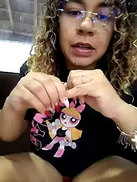 VitoriaFernandes online show from February 2, 2026, 3:22 pm