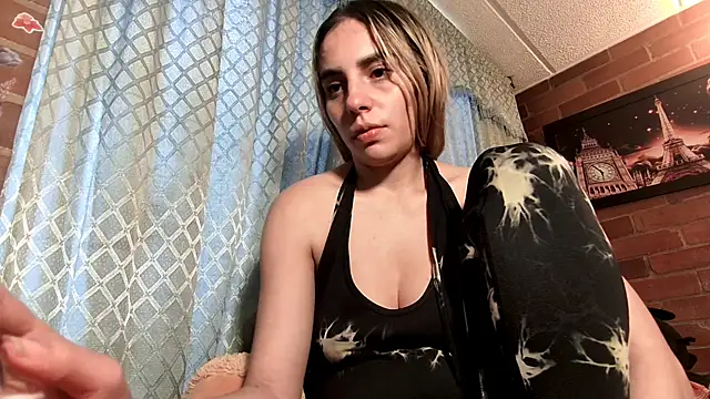 ValeriaLacrozee online show from October 14, 2025, 7:03 pm