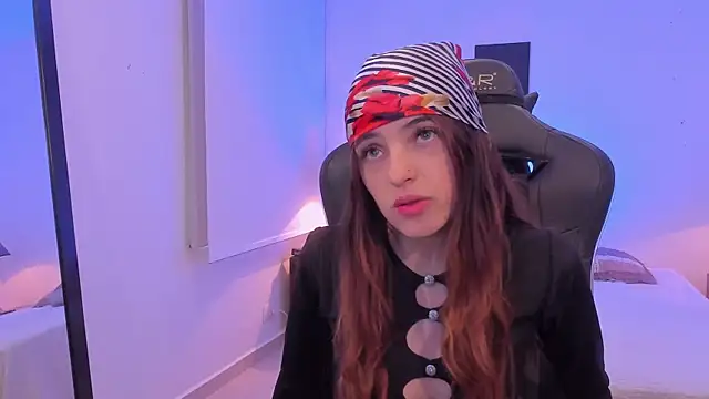 sofiarouge online show from December 16, 2025, 7:51 pm