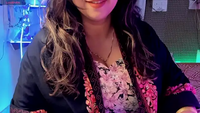 Snapshot of Gulabi_Queen chatting on January 30, 2025, 8:54 am Gulabi Queen online show from January 30, 2025, 8:54 am