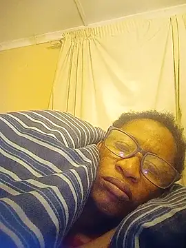 Snapshot of bustybillies chatting on June 6, 2026, 9:42 pm bustybillies online show from June 6, 2026, 9:42 pm