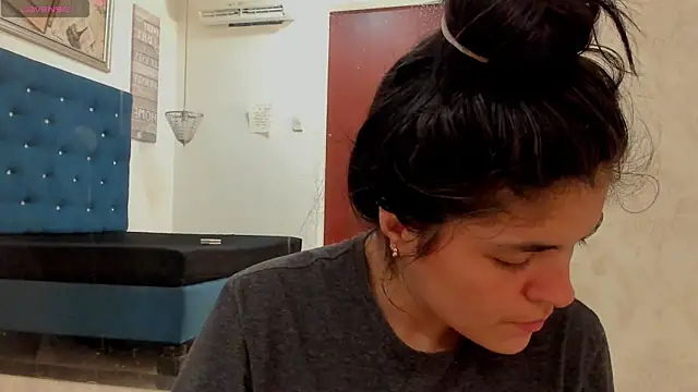 sofiaclauss online show from February 6, 2025, 9:11 am