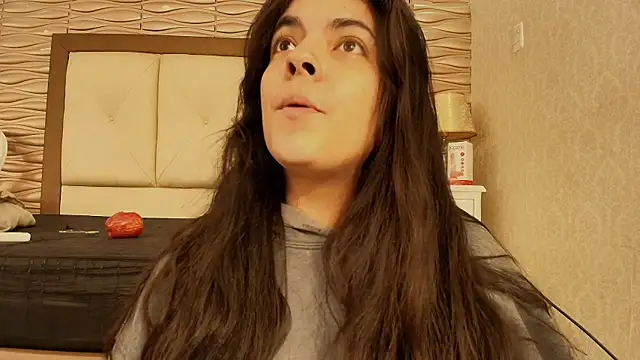 sofiaclauss online show from September 12, 2025, 11:54 am