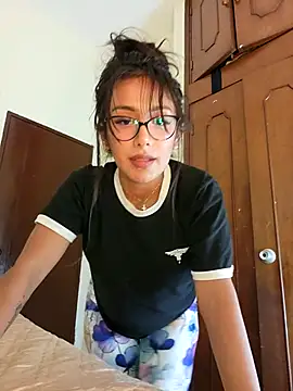 Lau1127 online show from October 25, 2025, 3:28 am