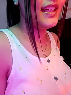 Snapshot of im_here- chatting on December 18, 2025, 6:23 pm im here- online show from December 18, 2025, 6:23 pm