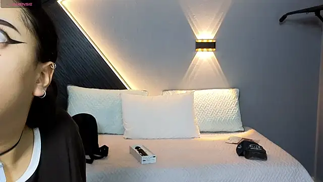 Laia and Aloby online show from February 10, 2026, 2:21 am