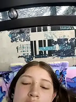 Krysstal tay online show from April 19, 2026, 3:35 pm