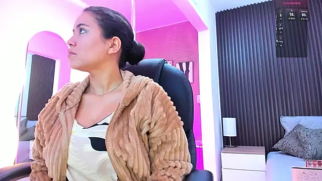 natasha  jackson online show from November 15, 2025, 12:42 pm