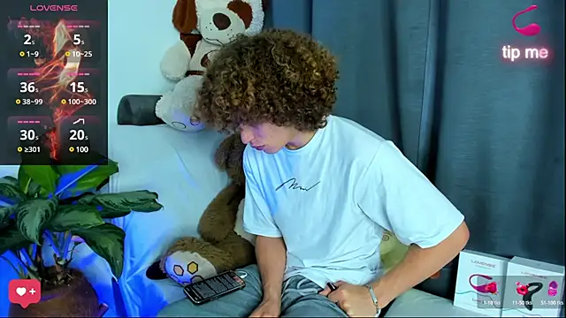 All3ssandr0 online show from March 6, 2025, 4:41 am