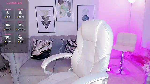 kendaall jenner  online show from March 4, 2025, 4:27 am