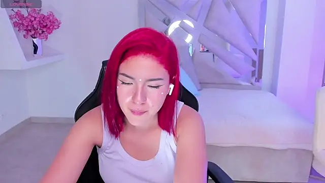 kendaall jenner  online show from February 6, 2025, 9:43 am