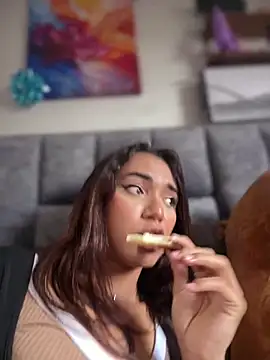 Snapshot of Nikol_Rang__ chatting on December 16, 2025, 6:23 pm Nikol Rang online show from December 16, 2025, 6:23 pm