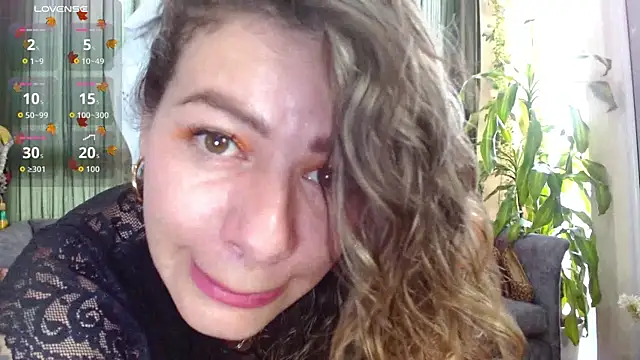 Snapshot of oriana_thomson2 chatting on October 18, 2025, 7:16 pm oriana thomson2 online show from October 18, 2025, 7:16 pm