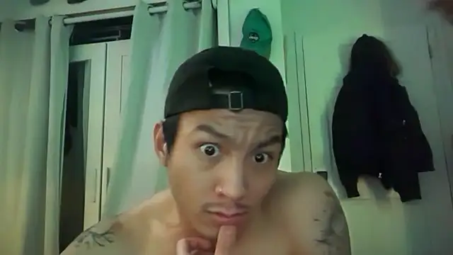 Snapshot of hot_shot_13 chatting on November 12, 2025, 1:26 pm hot shot 13 online show from November 12, 2025, 1:26 pm