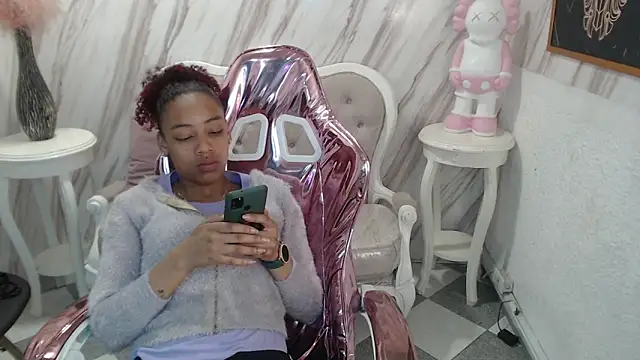 Snapshot of Violeth_b chatting on March 1, 2025, 12:45 pm Violeth b online show from March 1, 2025, 12:45 pm
