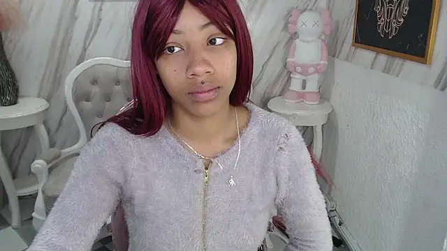 Snapshot of Violeth_b chatting on March 5, 2025, 12:44 pm Violeth b online show from March 5, 2025, 12:44 pm