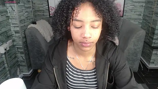 Snapshot of Violeth_b chatting on September 26, 2025, 12:56 pm Violeth b online show from September 26, 2025, 12:56 pm