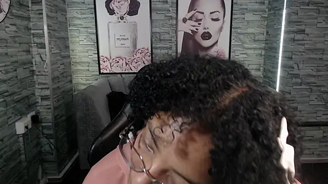 Snapshot of Violeth_b chatting on September 10, 2025, 12:48 pm Violeth b online show from September 10, 2025, 12:48 pm